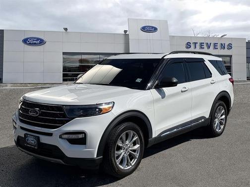 White 2024 Ford Explorer XLT