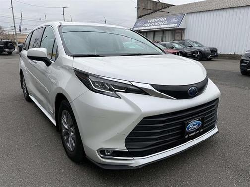 2021 Toyota Sienna XLE 7 Passenger