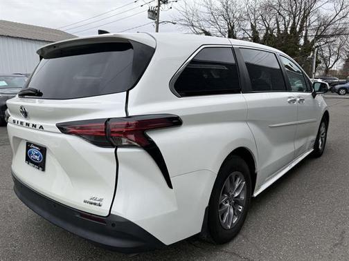 2021 Toyota Sienna XLE 7 Passenger