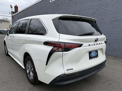 2021 Toyota Sienna XLE 7 Passenger