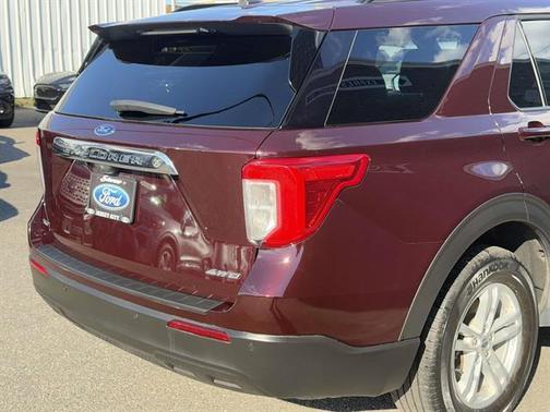 Jewel Red Metallic Tinted Clearcoat 2023 Ford Explorer XLT