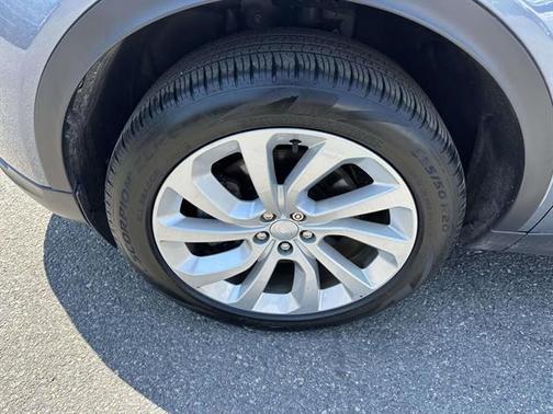 Eiger Grey Metallic 2023 Land Rover Discovery Sport SE