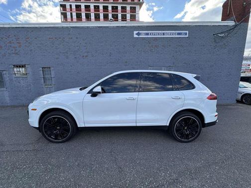 2017 Porsche Cayenne Platinum Edition