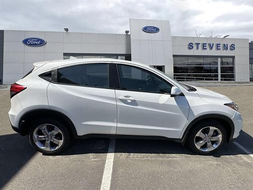 Platinum White Pearl 2021 Honda HR-V LX