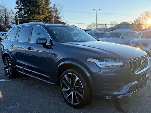 2020 Volvo XC90 T6 Momentum
