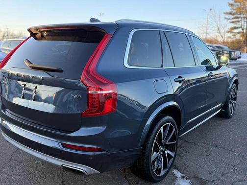 2020 Volvo XC90 T6 Momentum