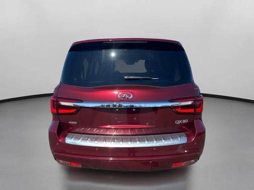 2021 INFINITI QX80 Luxe