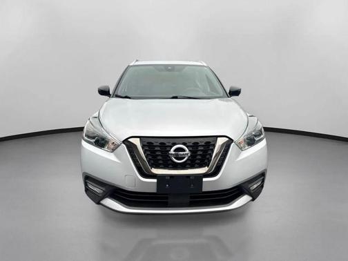 Brilliant Silver Metallic 2020 Nissan Kicks SR