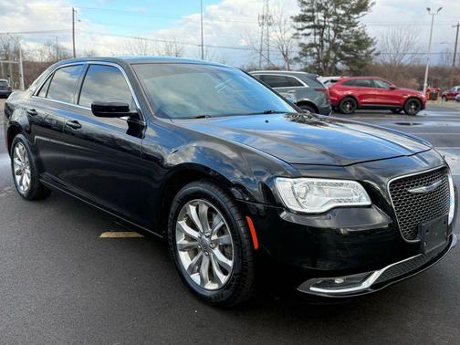 2018 Chrysler 300 Touring