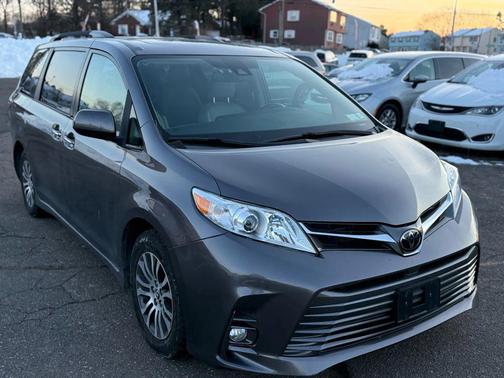 2019 Toyota Sienna Limited Premium