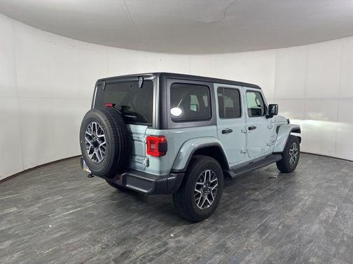 2024 Jeep Wrangler 4-Door Sahara
