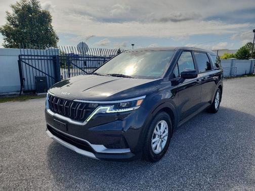 Black 2022 Kia Carnival LX