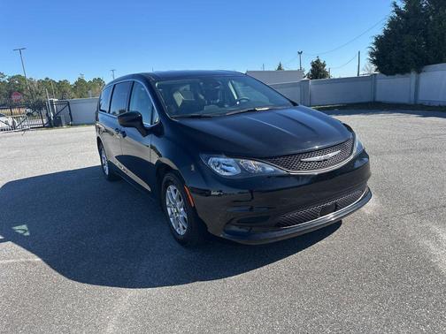 2024 Chrysler Voyager LX