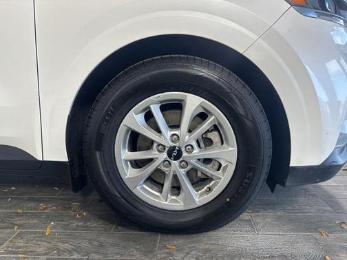 2022 Kia Carnival LX