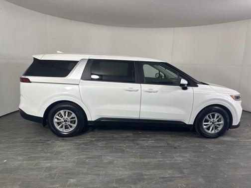 2022 Kia Carnival LX