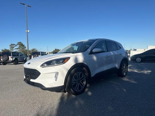 Oxford White 2022 Ford Escape SEL