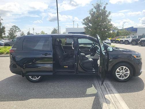 Black 2022 Kia Carnival LX