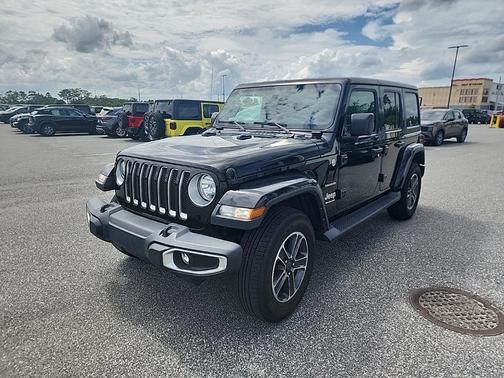 Black Clearcoat 2023 Jeep Wrangler 4-Door Sahara