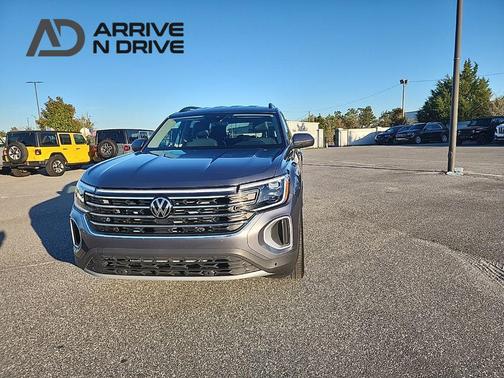 2025 Volkswagen Atlas 2.0T SE w/Technology