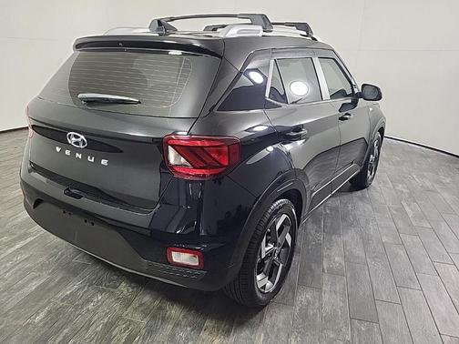 2022 Hyundai VENUE SEL
