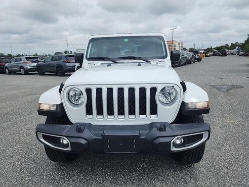 Bright White Clearcoat 2023 Jeep Wrangler 4-Door Sahara