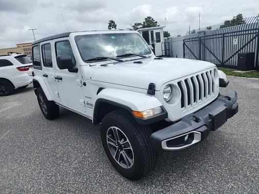 Bright White Clearcoat 2023 Jeep Wrangler 4-Door Sahara