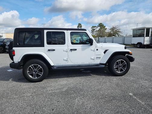 2023 Jeep Wrangler 4-Door Sahara
