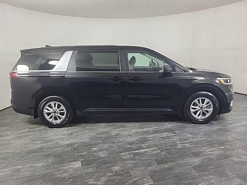 2022 Kia Carnival LX