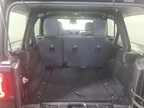 2024 Jeep Wrangler 4-Door Sahara