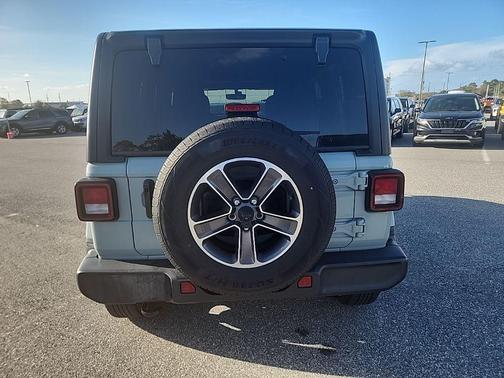 2023 Jeep Wrangler 4-Door Sahara