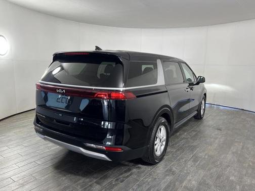 2022 Kia Carnival LX