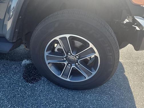 2023 Jeep Wrangler 4-Door Sahara