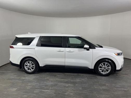 2022 Kia Carnival LX