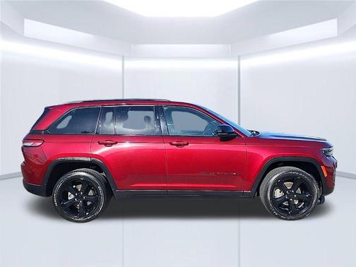 Velvet Red Pearlcoat 2023 Jeep Grand Cherokee Altitude