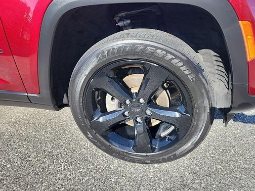 Velvet Red Pearlcoat 2023 Jeep Grand Cherokee Altitude