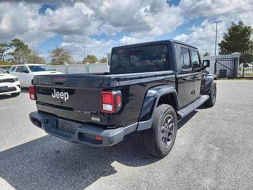 2022 Jeep Gladiator Overland