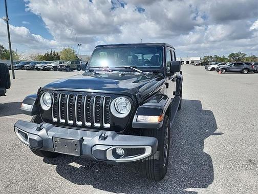 Black Clearcoat 2022 Jeep Gladiator Overland