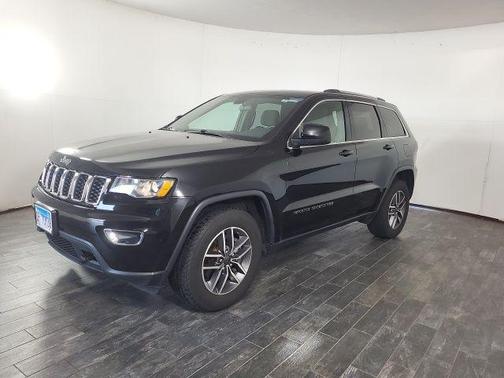 Diamond Black Crystal Pearlcoat 2021 Jeep Grand Cherokee Laredo