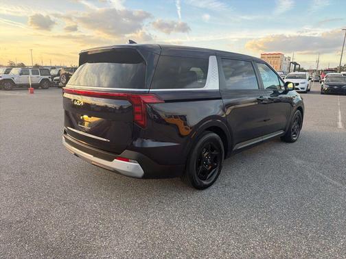 2025 Kia Carnival LXS