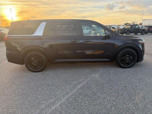 2025 Kia Carnival LXS