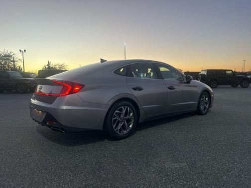 2021 Hyundai SONATA SEL