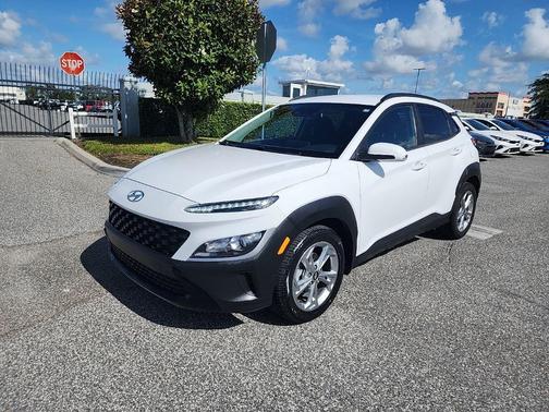 Lunar White 2022 Hyundai KONA SEL