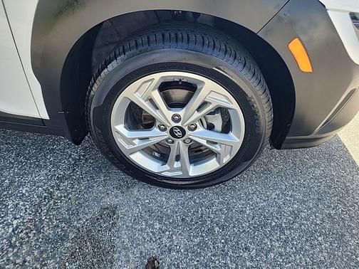 Lunar White 2022 Hyundai KONA SEL