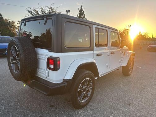 2023 Jeep Wrangler 4-Door Sahara