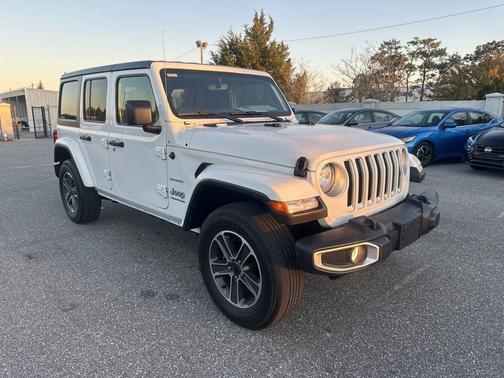 2023 Jeep Wrangler 4-Door Sahara