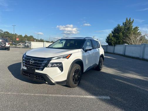 Glacier White 2025 Nissan Rogue SV
