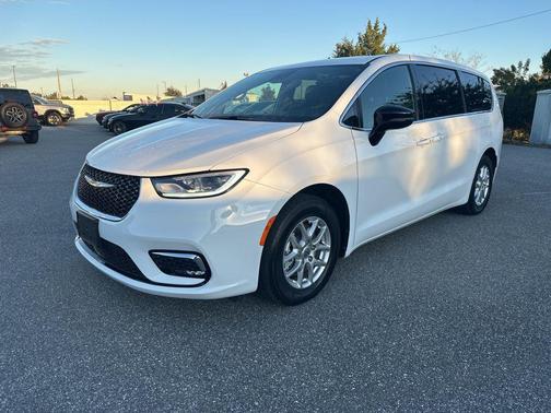 Bright White Clearcoat 2025 Chrysler Pacifica L