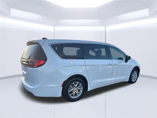 Bright White Clearcoat 2025 Chrysler Pacifica L
