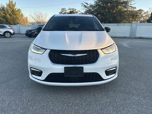 2025 Chrysler Pacifica L