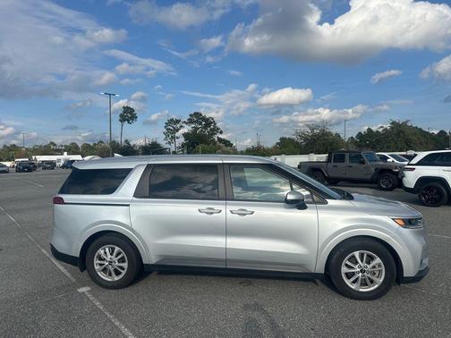 2022 Kia Carnival LXS